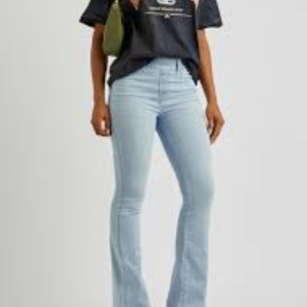 SPANX Light Blue Wide Leg High Waisted Jeans - Medium Petite